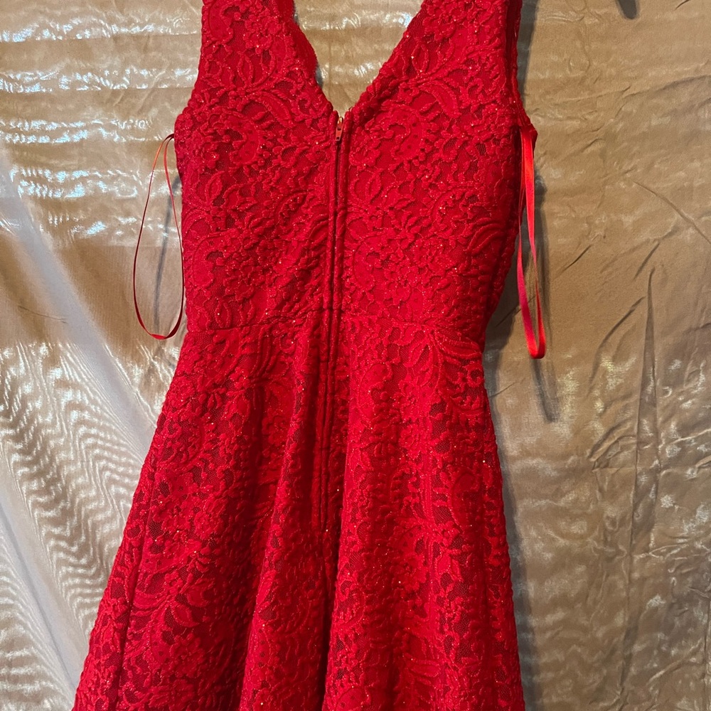 Dresses - Picture 6 of 6
